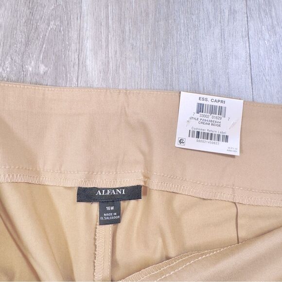 Beige Pull On Capri Pants 16W - Picture 2 of 3